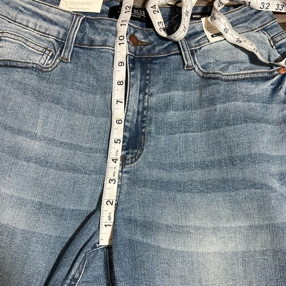 NWT Judy Blue Mid Rise Bootcut Patch Detail Jeans- 14W - Picture 4 of 10